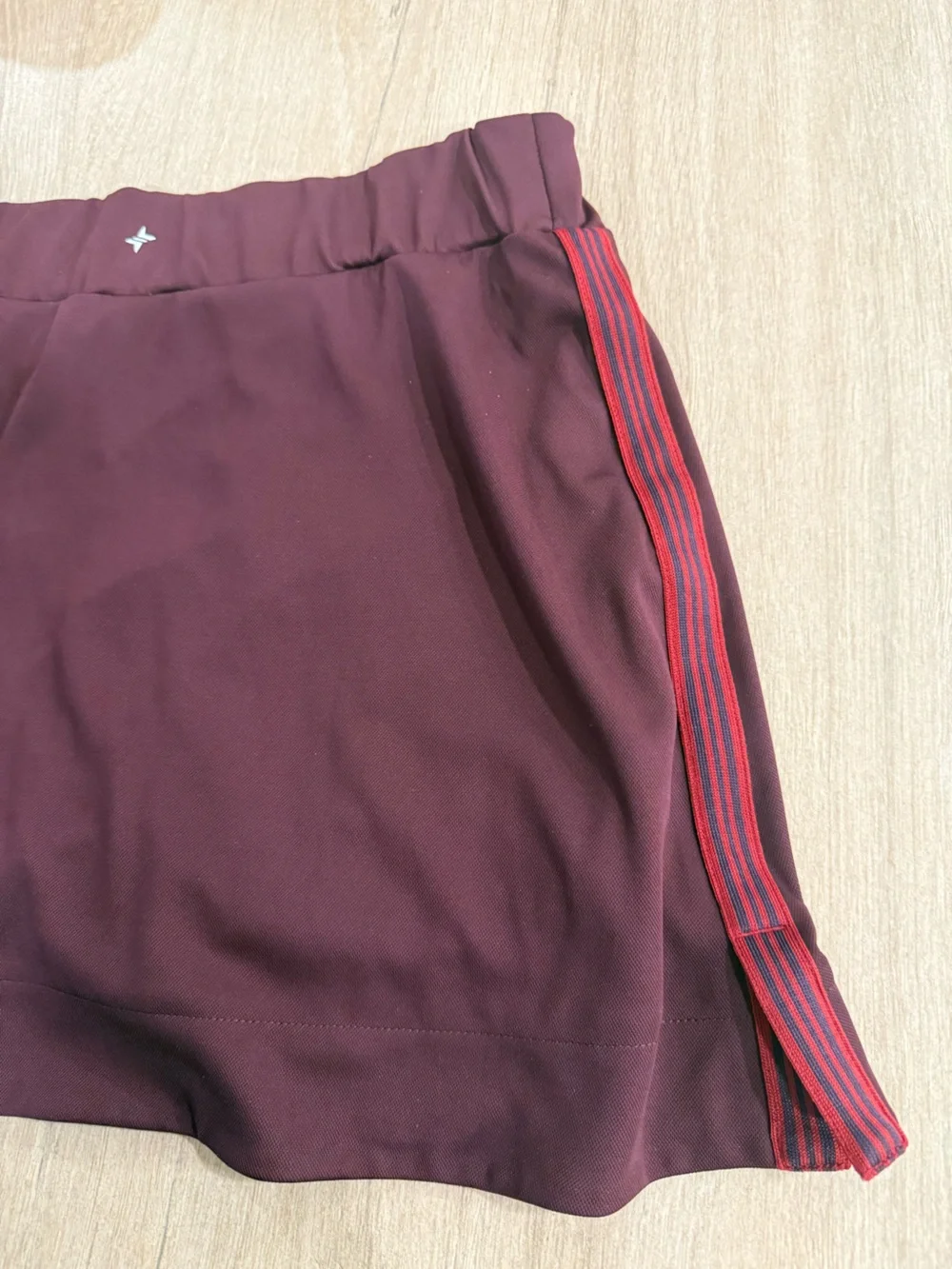 Tuckernuck Karrie Golf Skirt Wine Fall Burgundy Performance Stretch Skort Sz Med